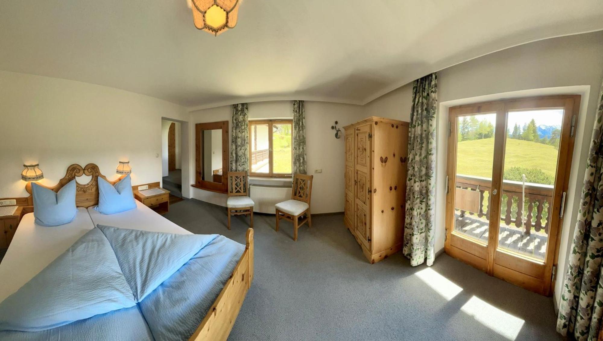 Hotel Gaestehaus Alpina Krün Pokoj fotografie